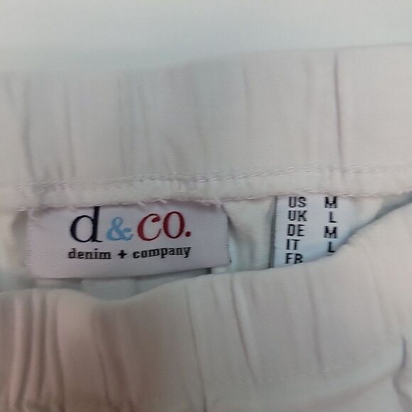 Denim & Co Womens Capri Shorts Size Medium White Pull On Elastic Front Pockets - Picture 4 of 6